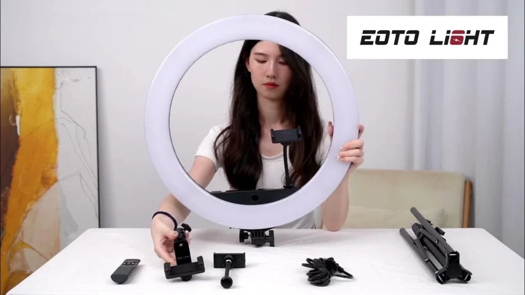 EOTO ring light with tripod